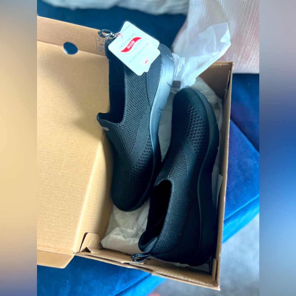Brand new Sketchers Arch Fit non slip shoes